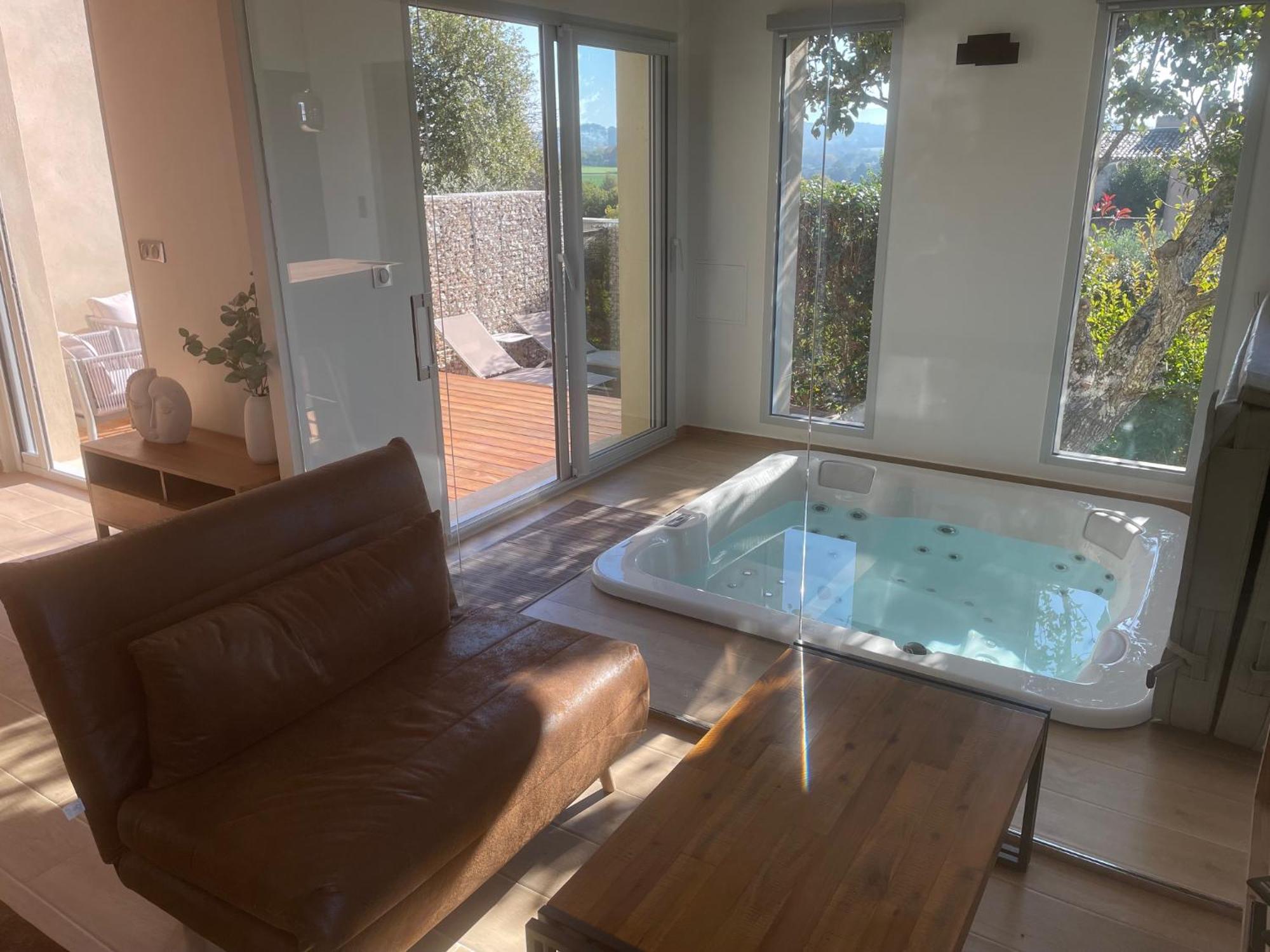 Logement Avec Jacuzzi Joucas Εξωτερικό φωτογραφία